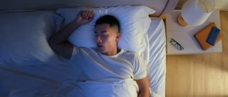 Cómo dejar de roncar cuando uno duerme